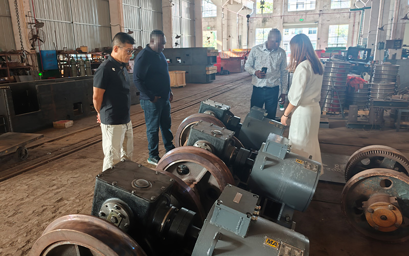 coal mine client visit mining locomotive factory 3.jpg